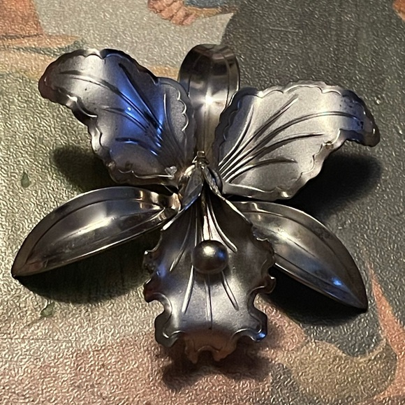 Vintage Art Nouveau Style Silver Tone large Lily Flower Brooch 🌺 - Picture 5 of 14